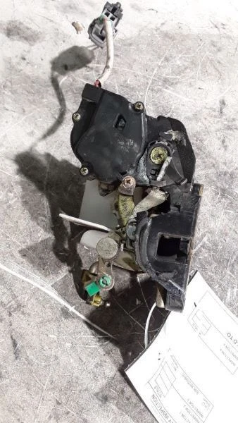 Toyota RAV4 LH 1997 actuador de bloqueo de puerta trasera Foto 2 de 4