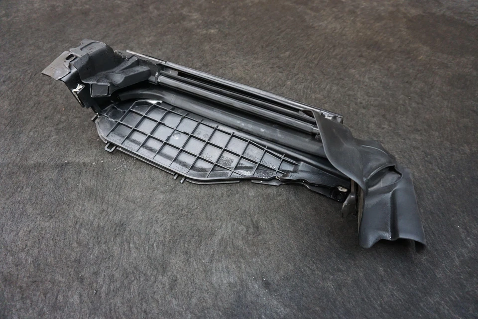 Panel embellecedor umbral ventana cuarto trasero derecho a2326321000 mercedes sl63 amg 2022-24 Foto 3 de 4