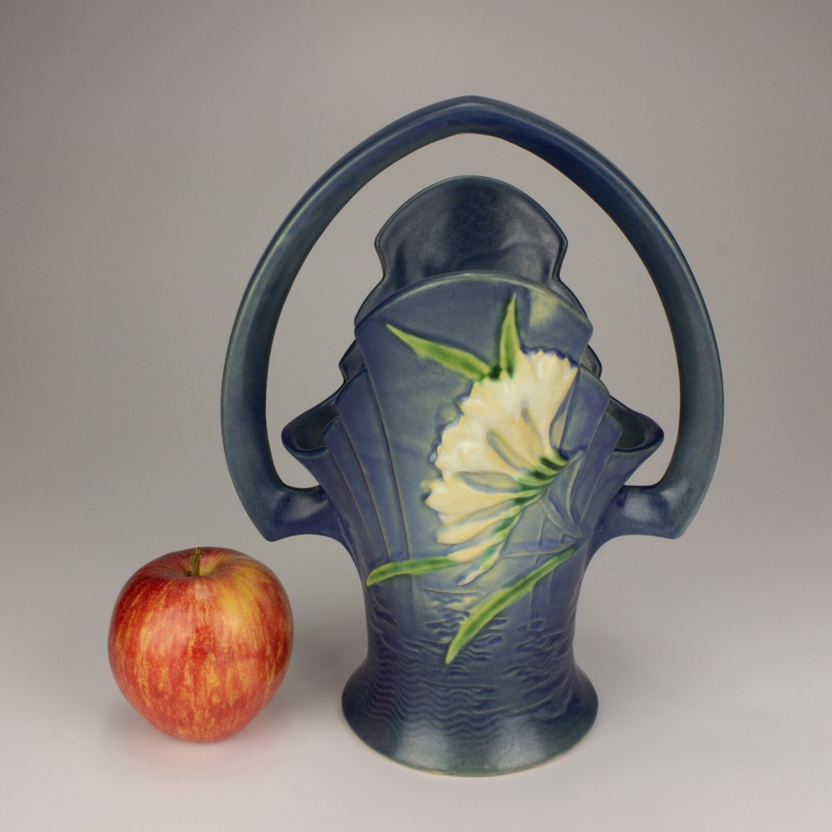 Roseville Pottery Freesia Basket, Shape 392-10, Delft Blue | eBay