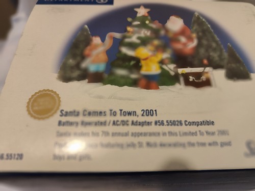 Department 56 "SANTA COMES TO TOWN, 2001" 56.55120 SIN USAR EN CAJA SERIE Snow Village - Imagen 6 de 6
