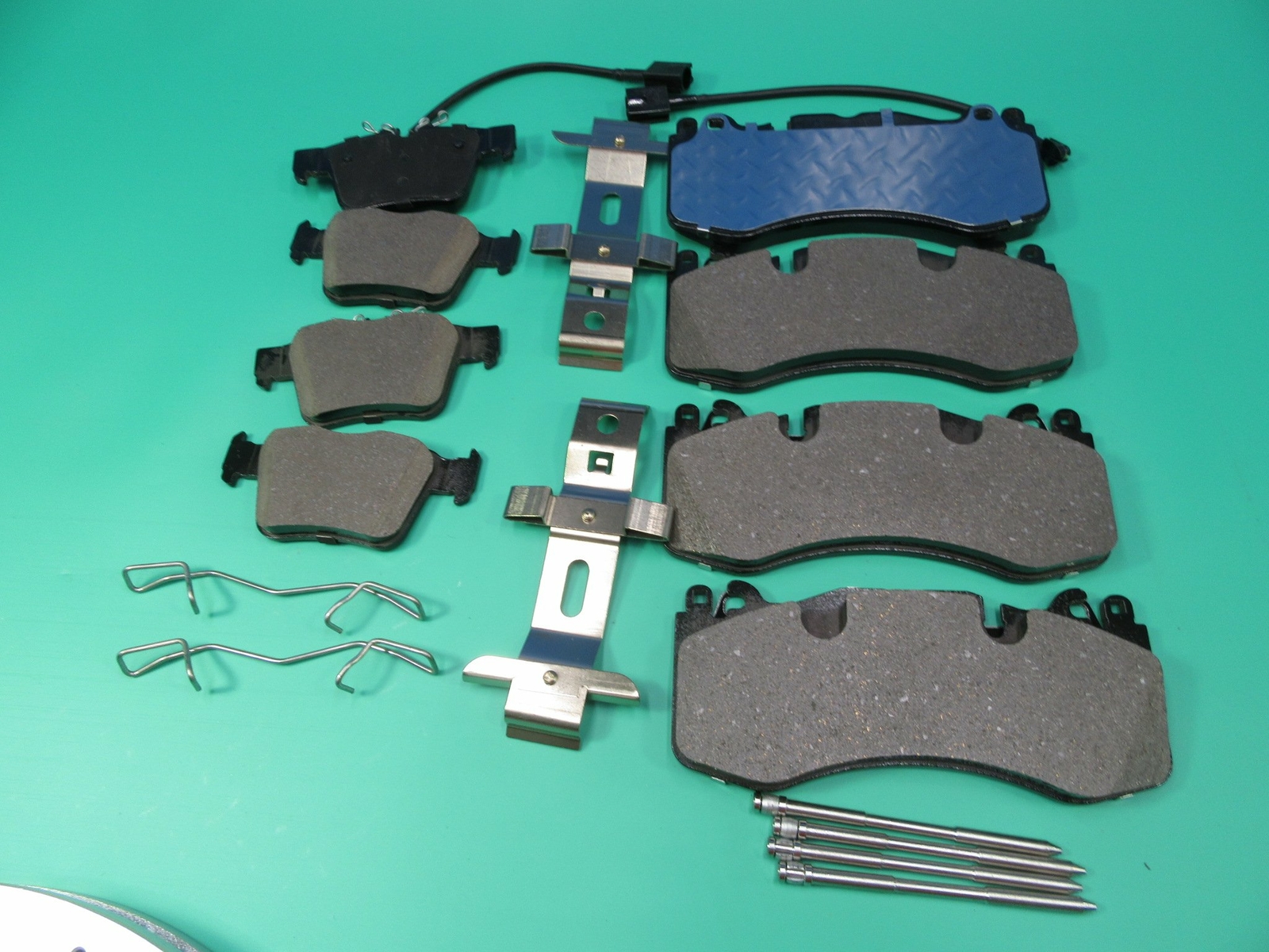 Maserati Levante S front and rear brake pads brakes kit low dust