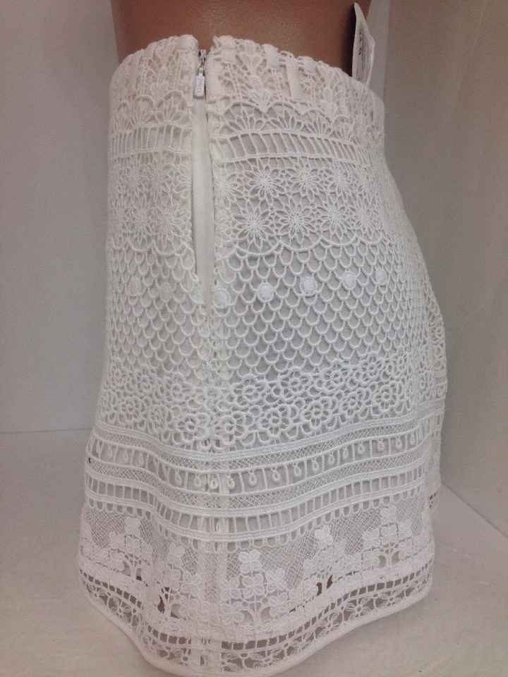 Pantalones Cortos Chloe Blancos Bordados Forrados Talla 34 Nuevos con Etiquetas $1995 Foto 4 de 4