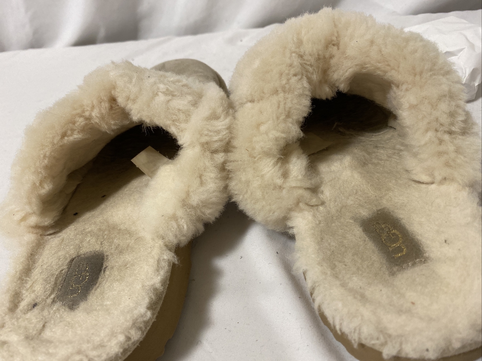 UGG Scuffette Sheepskin Slide Slippers Size 6 Gold Me… Gem