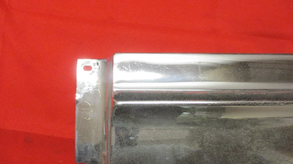 Buick Special y Century 1957 cuarto panel moldura inferior lado derecho Foto 3 de 4