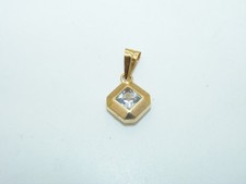 18k Yellow gold Blue Topaz Pendant
