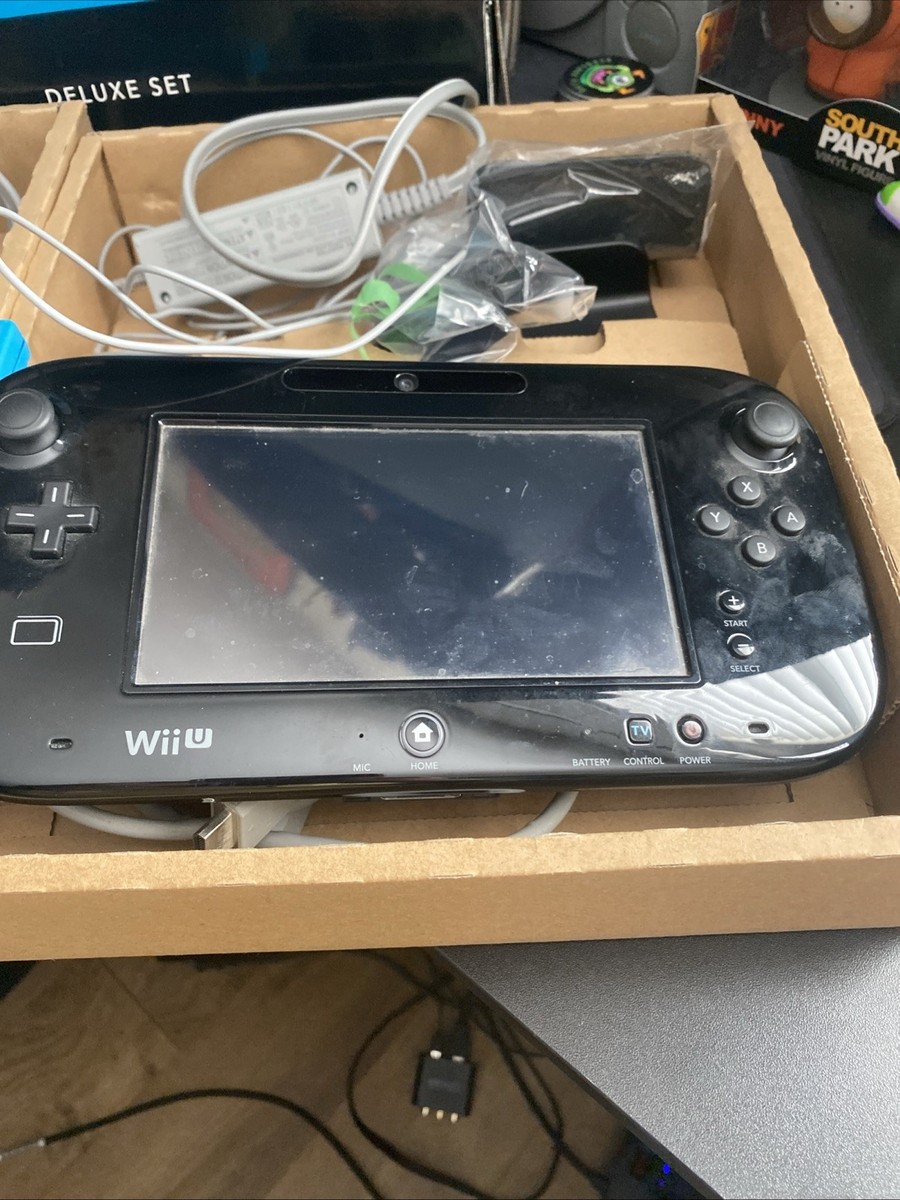 Nintendo Wii U 32GB Nintendo Land Deluxe Set Bundle - Black