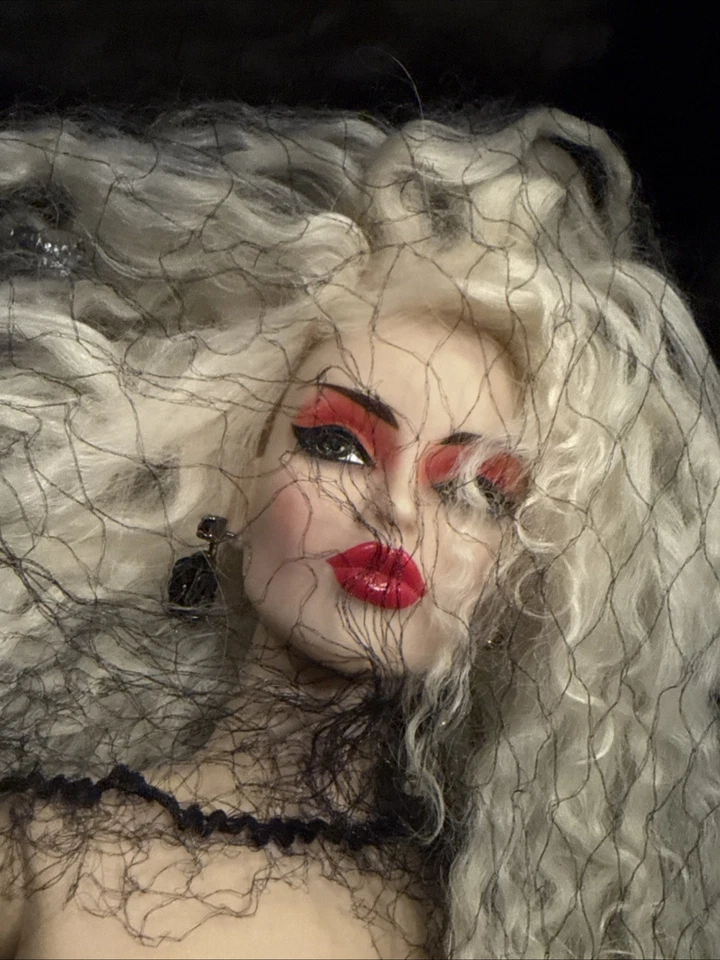 Boneca vestida 16" AvantGuards HotTrot Integrity Toys Jason Wu certificado de autenticidade - Imagem 4 de 4