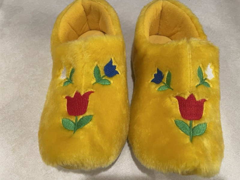 Women's Size 9 Dutch Clog Slippers (Faux Fur)