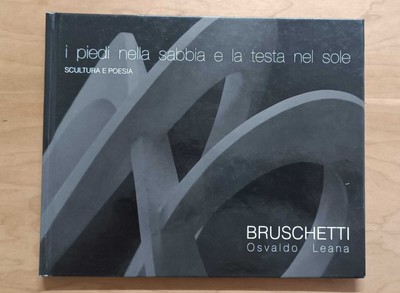 Füße im Sand und Kopf in der Sonne: Skulptur und Poesie. Bruschetti Osvaldo