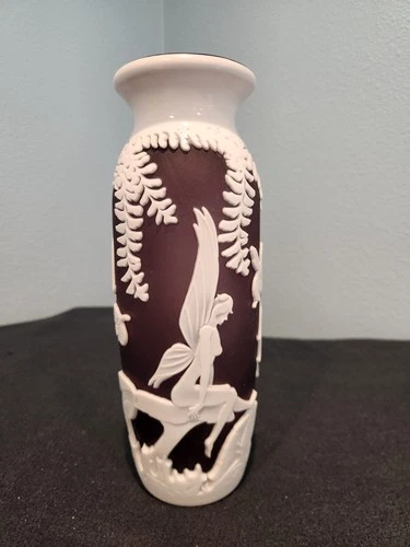 FENTON RARE SIGNED KELSEYBOMKAMP AUBERGINE PIXIE CAMEO VASE