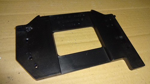 Mercedes-Benz W208 C208 CLK 230 K Halter Steuergeräte 2105454140 träger