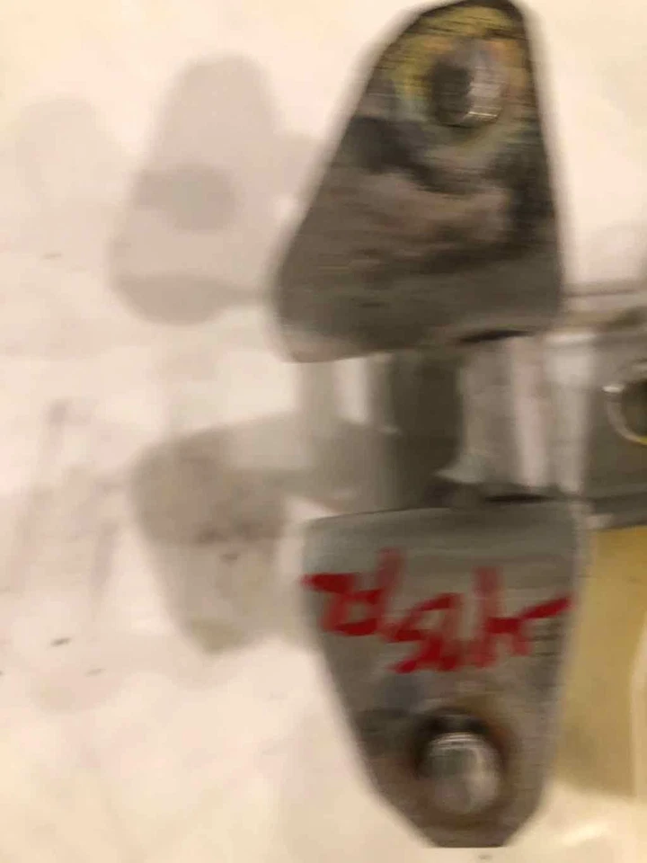 2004 MITSUBISHI ENVIDAVOR Dobradiça da Porta Frontal Superior e Inferior Lado Esquerdo do Driver LH G - Imagem 4 de 4