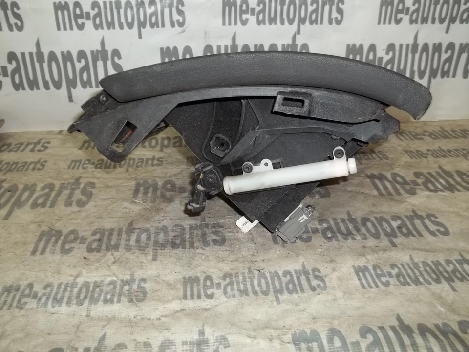 Cadillac ATS 2013-2018 sedán fabricante de equipos originales guantera puerta compartimento de almacenamiento Foto 4 de 4