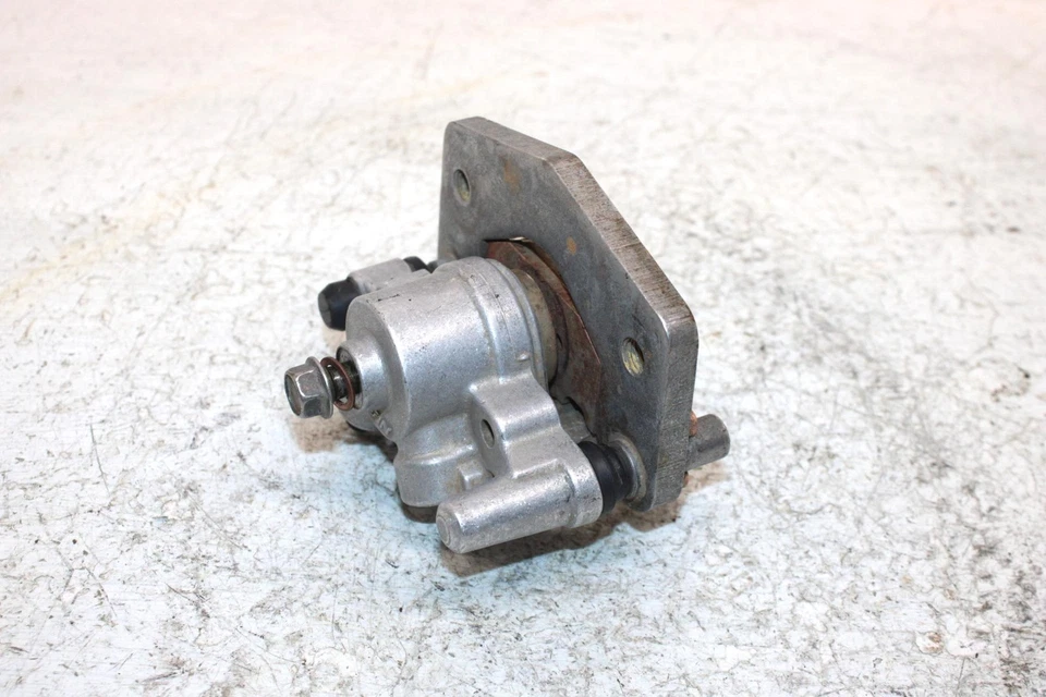 Pinza de freno trasera John Deere Buck 650 2006 OEM 705600122 AJ0 Foto 3 de 4