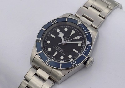TUDOR HERITAGE BLACK BAY KERAMIK BLAU HERRENARMBANDUHR REF.: 79230B PAPIERE/BOX