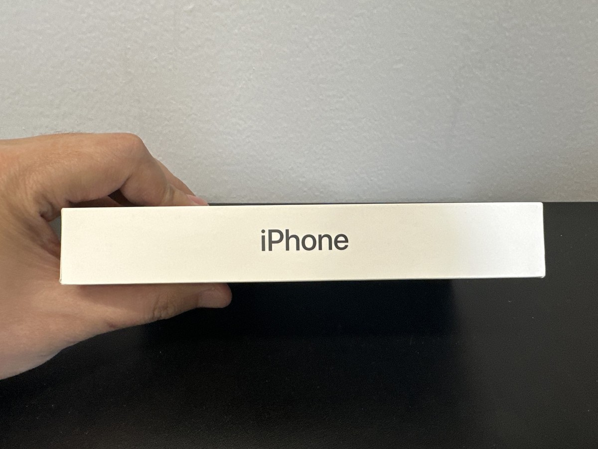 New *Sealed* Apple iPhone 17e 256GB Black Unlocked Worldwide 1Yr