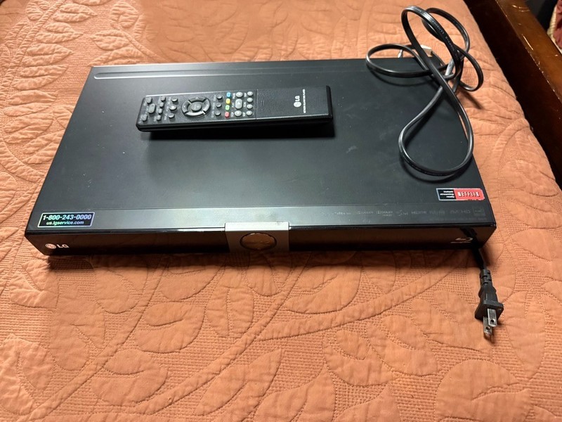 LG Network Blu-Ray Player w/Remote and HDMI Cord