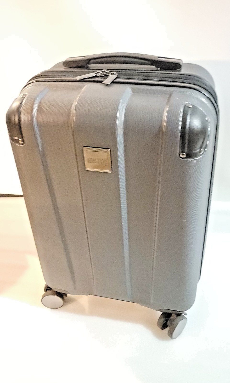 Expandable Carry-on Spinner Grey Suitcas