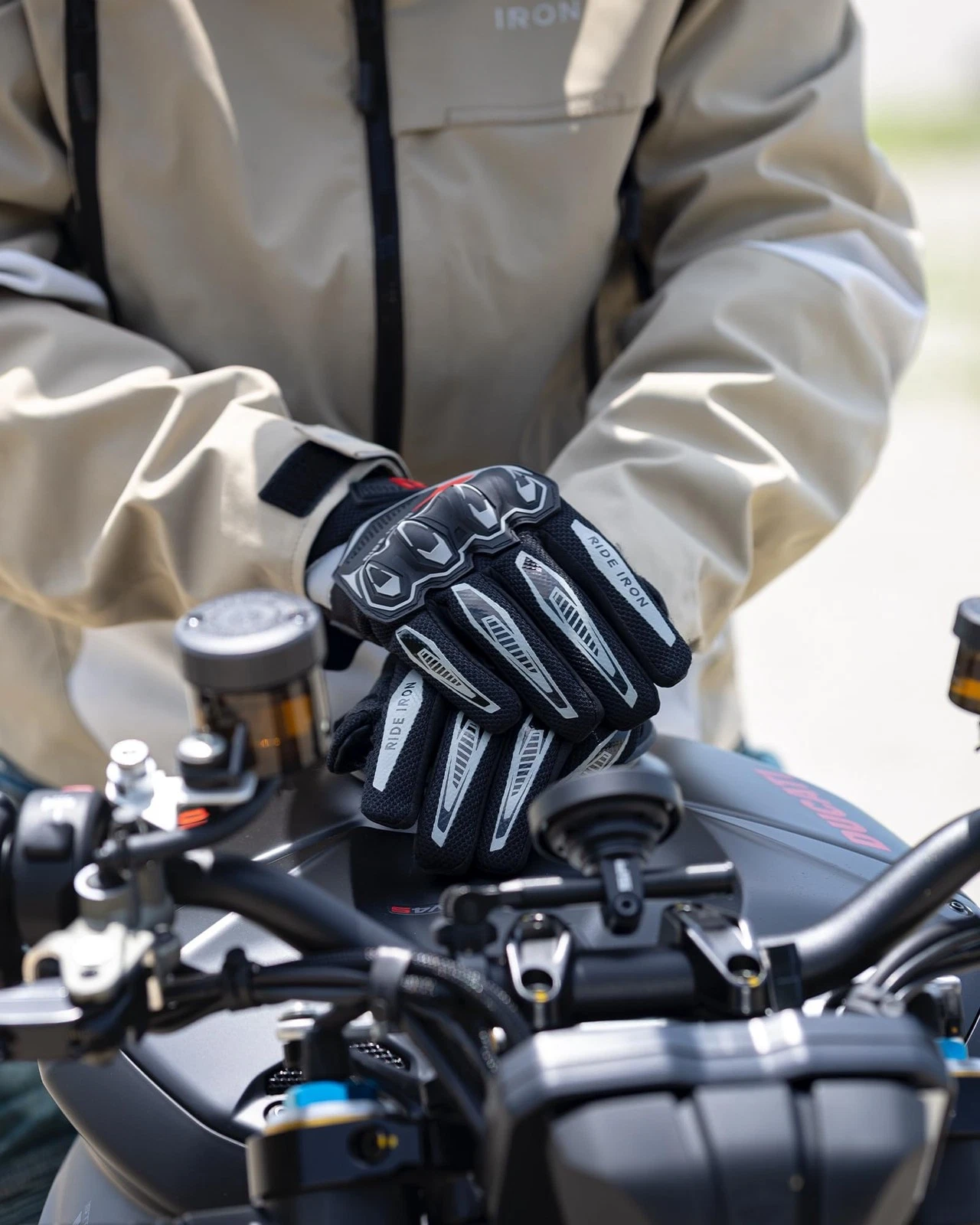 RIDEIRON Summer Motorcycle Gloves for Men & Women black Large - product detail image 4