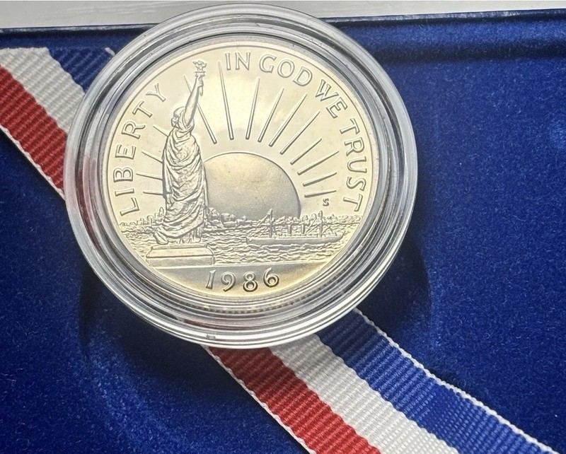 1986 S Statue of Liberty Ellis Island Commemorative Half Dollar Coin