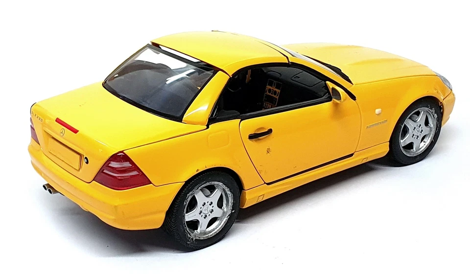 UT Models 1/18 Scale Diecast 26152 - Mercedes Benz SLK AMG - Yellow - Image 3 of 4