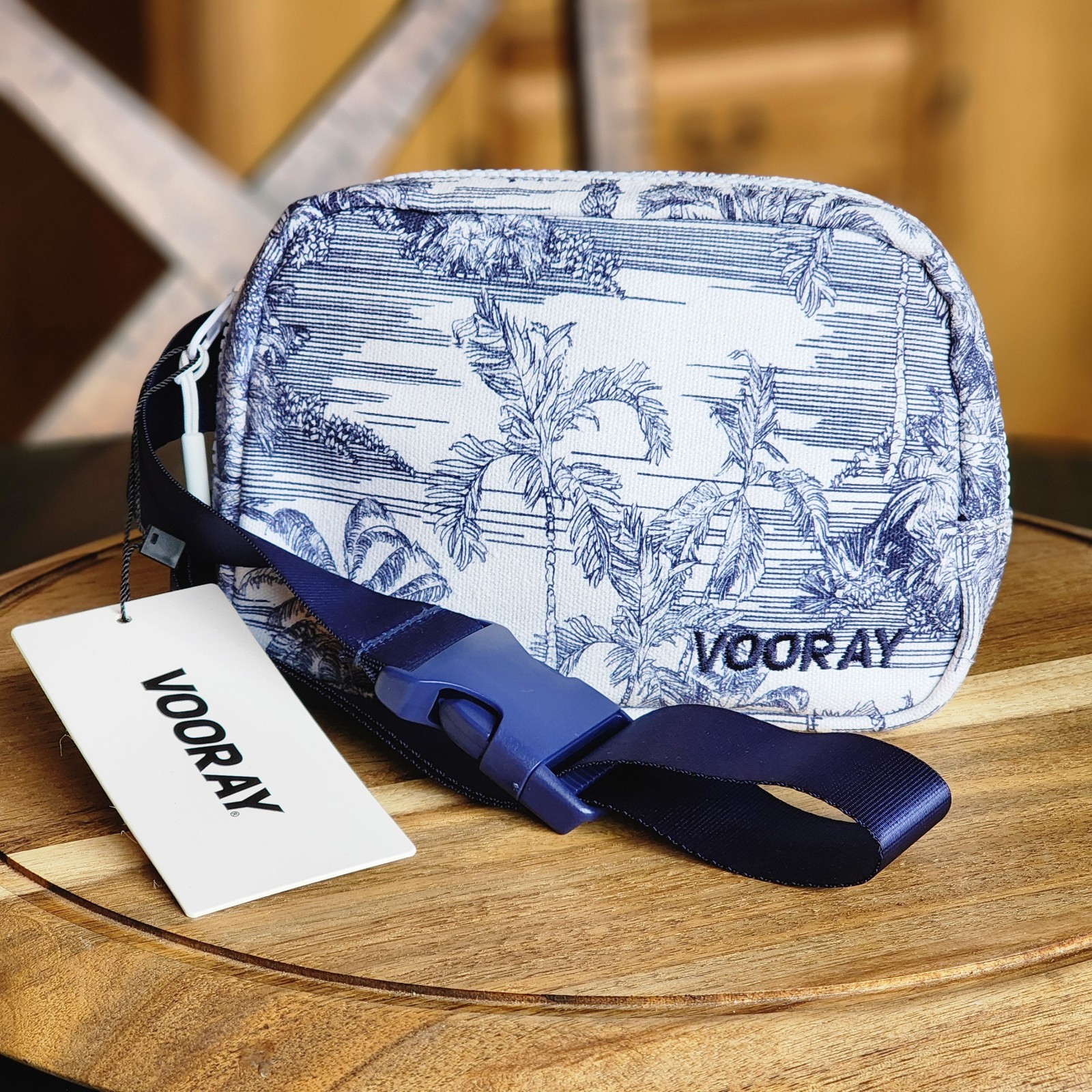 NWT VOORAY Quinn Belt Bag Crossbody Navy  & White Tropic Toile Print MSPR $48