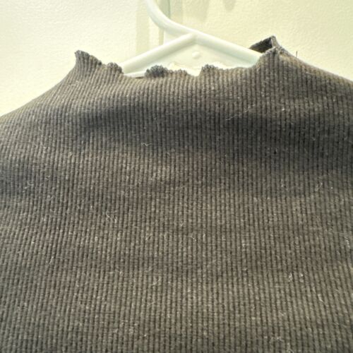 CUTE! Princess Polly Size 0 Long Sleeve Black Ribbed Crop top - Picture 2 of 6