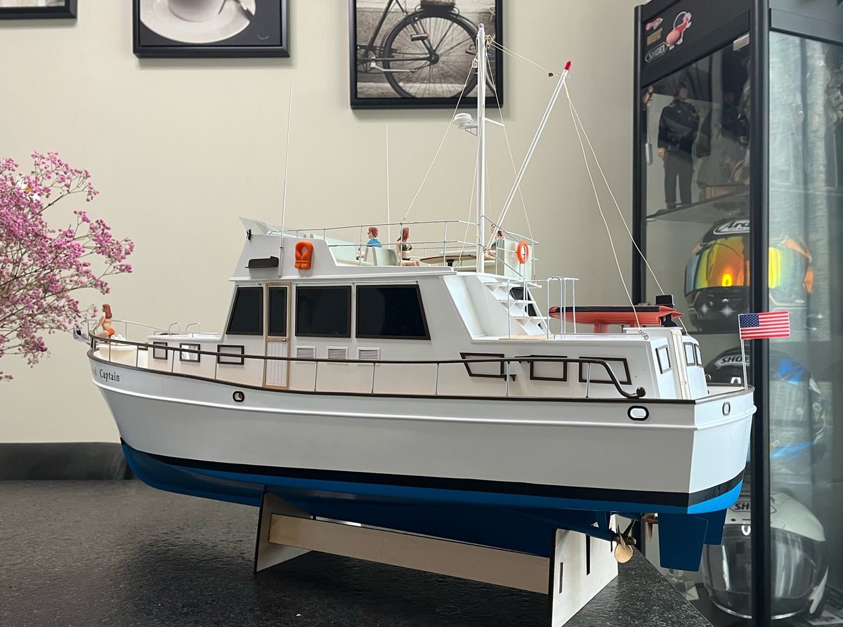 Grand Banks Model クラシックヨット 1:20スケール