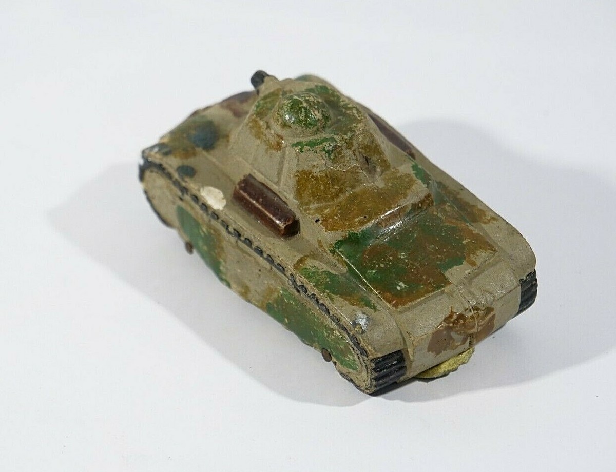 JOUET ANCIEN MILITAIRE en bois char tank avec système de projection EUR JOUET ANCIEN MILITAIRE en bois char tank avec système de projection EUR