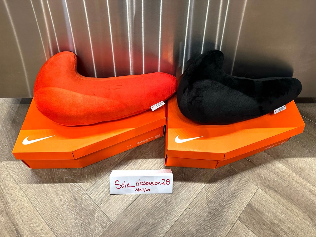 NIKE BIRTHDAY PACK GIANT NIKE SWOOSH PILLOW BLACK NIKE BIRTHDAY PACK GIANT NIKE SWOOSH PILLOW BLACK