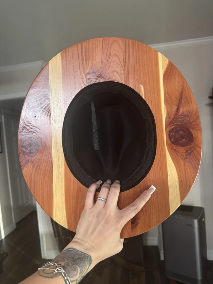 Ala de sombrero de bloque de madera antigua Foto 3 de 3