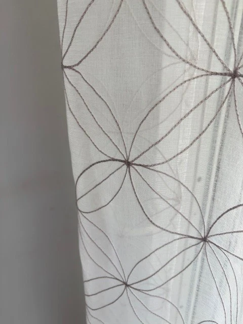 6 painéis de cortina 52 x 94 branco com estampa cinza/ilhós de metal/transparente/semi - Imagem 2 de 4