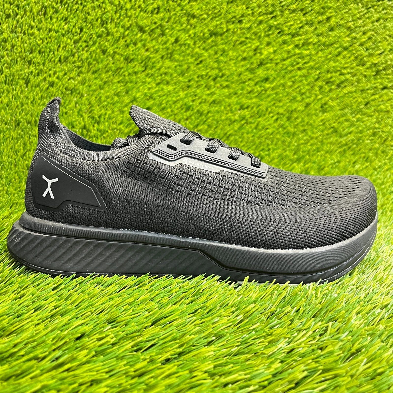 Flux Adapt Waterproof Runner Black Mens Size 8.5 Womens Size 10 Walking Shoes