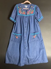 GO SOFTLY PATIO M Chambray Denim Blue Floral Embroidered Kaftan Mumu Dress • VG‼