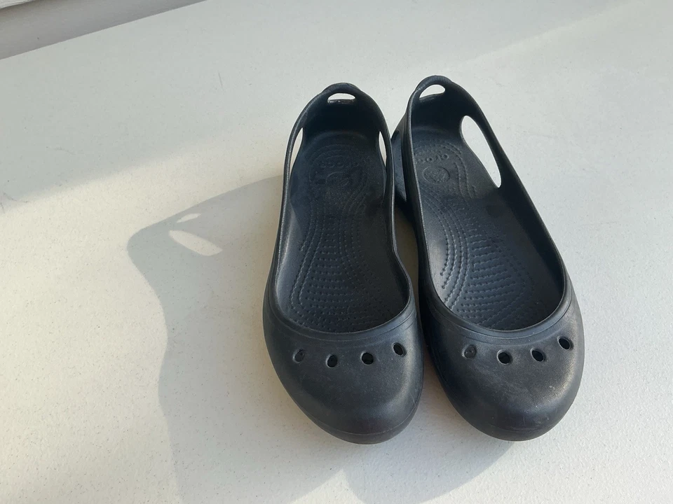 Zapatos sin cordones Crocs Kadee negros planos 8 punta redonda ballet confort Foto 3 de 4