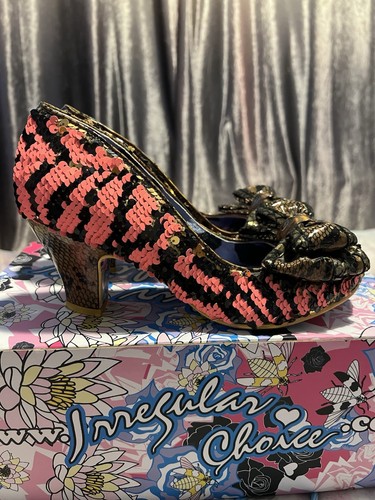 Irregular Choice Size 5 “Lady Banjoe” Colour Change Sequin Courts - 第 1/11 張圖片