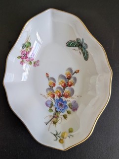 Meissen 4 passige Schale Naturalistische Blumenmalerei & Schmetterling 1. Wahl