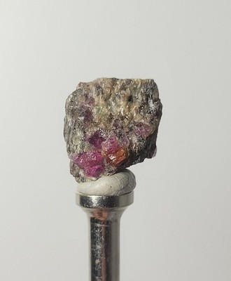 Rubin auf Painit. Ein Seltenerd Mineral sehr sammelwürdig 12ct aus, Burma 