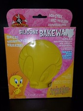 Loony Tunes Tweety Bird Non-Stick Silicone Ba...
