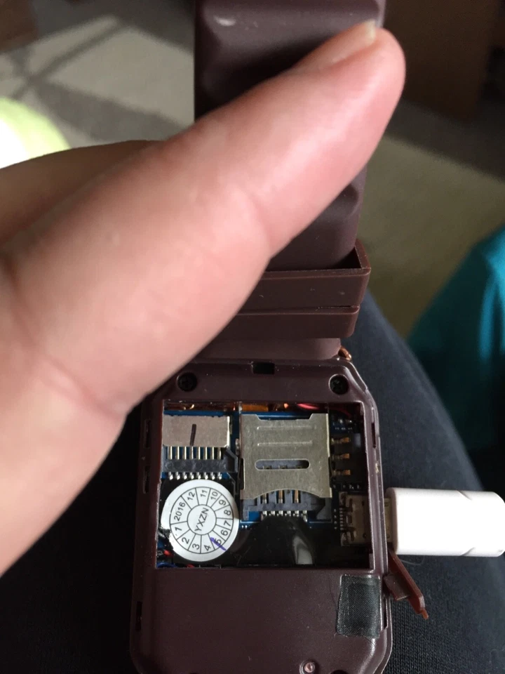  RW Reloj Inteligente Color Dorado con Banda Goma Marrón  Foto 2 de 4