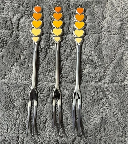 3 Cocktail Forks 5 Hearts Design Pre-Owned VG Condition