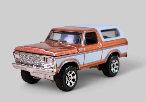 1978 FORD BRONCO Diorama Collectible DieCast Model Truck 1:64 Gold LOOSE - Picture 1 of 9
