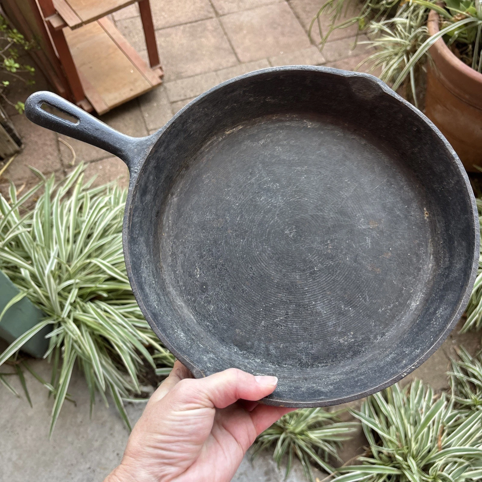 10” Cast Iron Pan Taiwan Vintage Kitchen Cookware Frying Pan