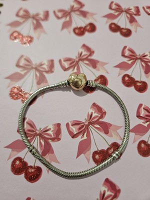 Authenthic Pandora moments heart clasp snake chain bracelet