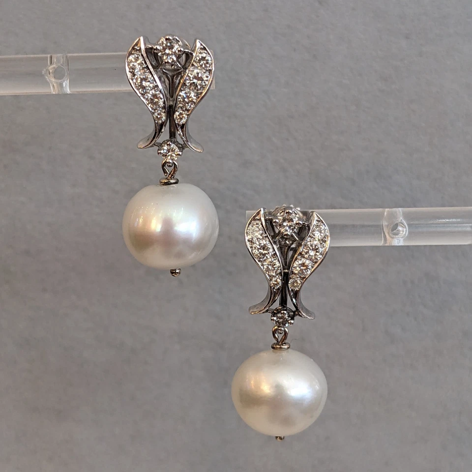 Pendientes colgantes vintage de diamantes con gota de perlas en oro blanco de 14 k - HM2688I