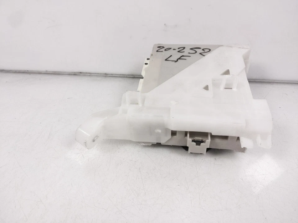 Lexus Ct200h 2013 Multiplex Fuse Box Control Module 89221-76070 *Broken Tab* - Image 2 of 4