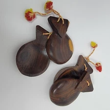 Mexico Wood Maracas Castanets Percussion Spanish Folk Flamenco Castañuelas D 2½"