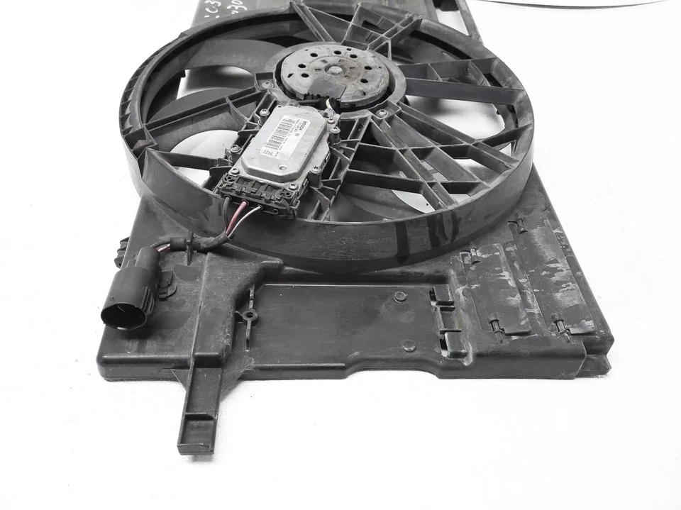 Motor y cubierta ventilador radiador Volvo C30 2008-2013 31261988 Foto 2 de 4