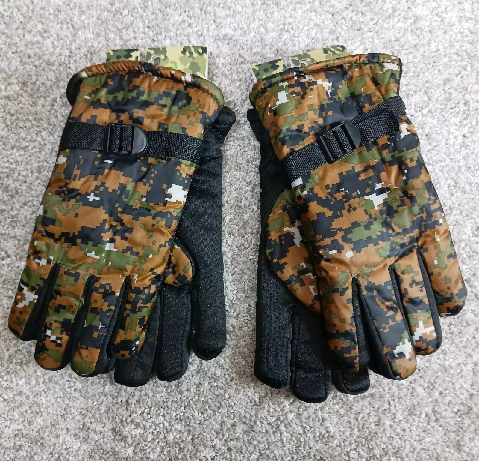 Camo Gloves Mens M Tactical Digital Camouflage Plush Lined Grippy Winter 2
Opens in a new window or 