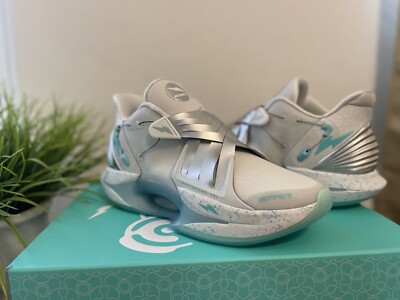 RTFKT x Nike Cryptokicks iRL ICE US 8.5/ Shipping Worldwide